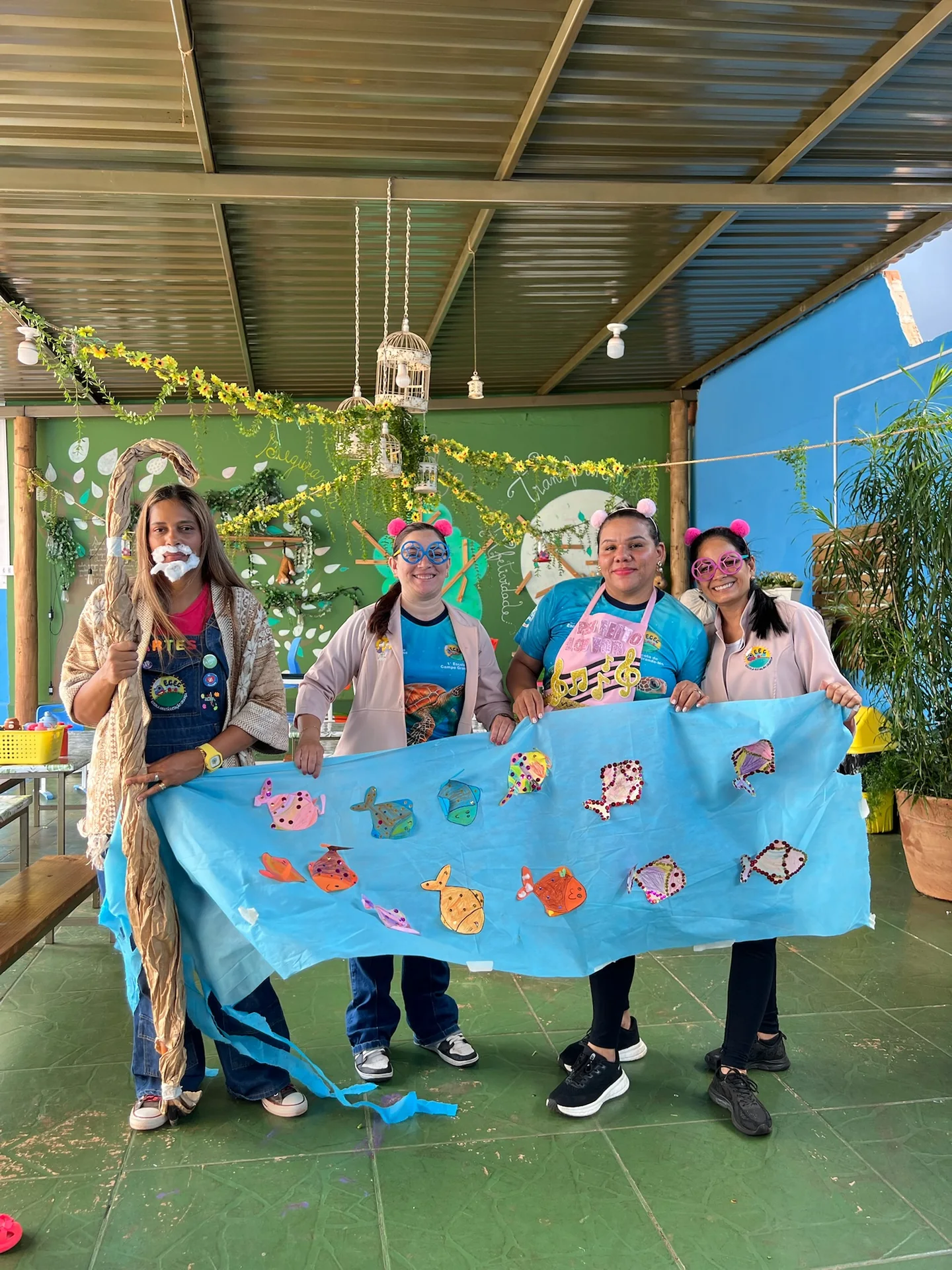 Equipe em comemoração temática