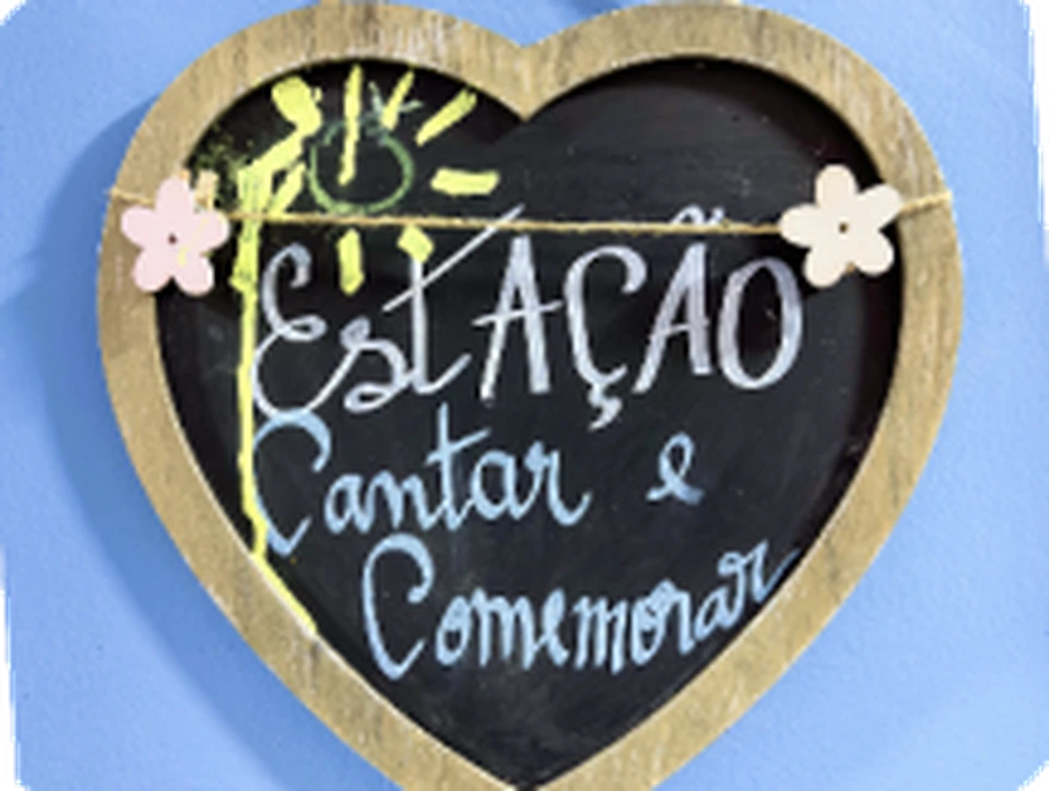 Placa da Estação Cantar e Comemorar